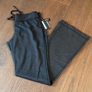 Nwt Aryn Women’s Black Bell Loose Pants Size Medium